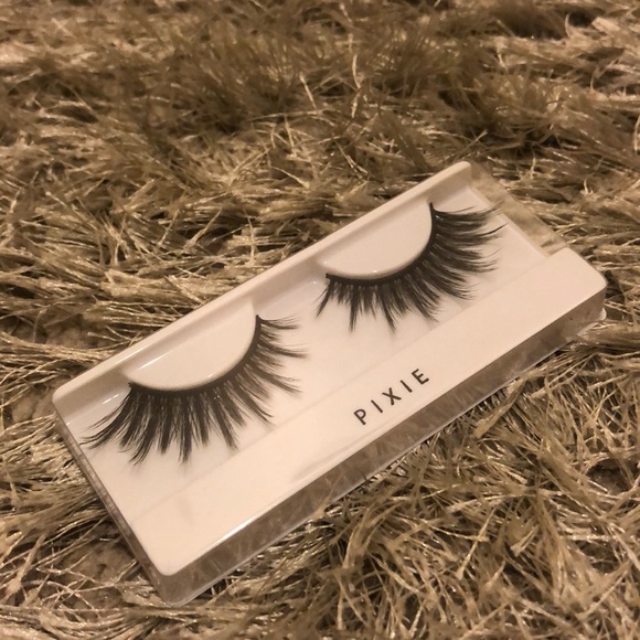 B3G1 Free! 1 Pair of Lashes